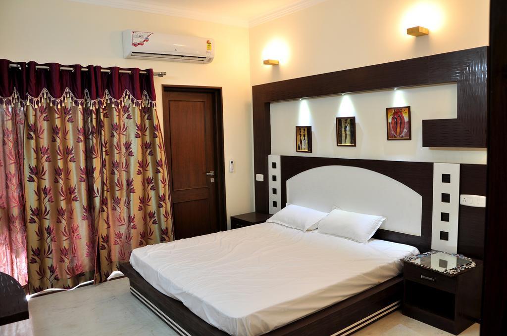 Mohini Home Stay อัครา ภายนอก รูปภาพ
